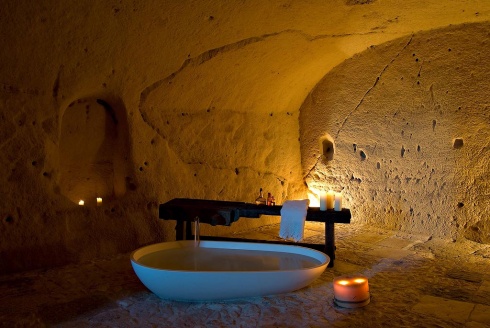 The 10 Most Amazing Hotel Bathrooms Ever!
