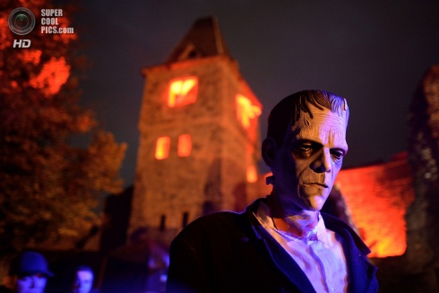 Frankenstein House Party - The 10 Most Inspirational Photos for Halloween!