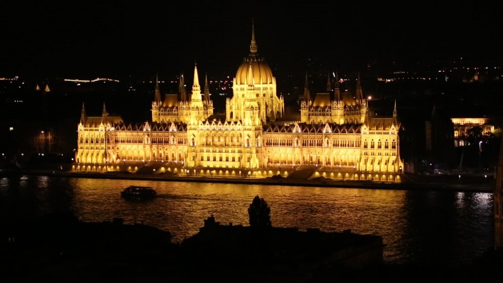 10 Amazing Pics of European Cities at Night!