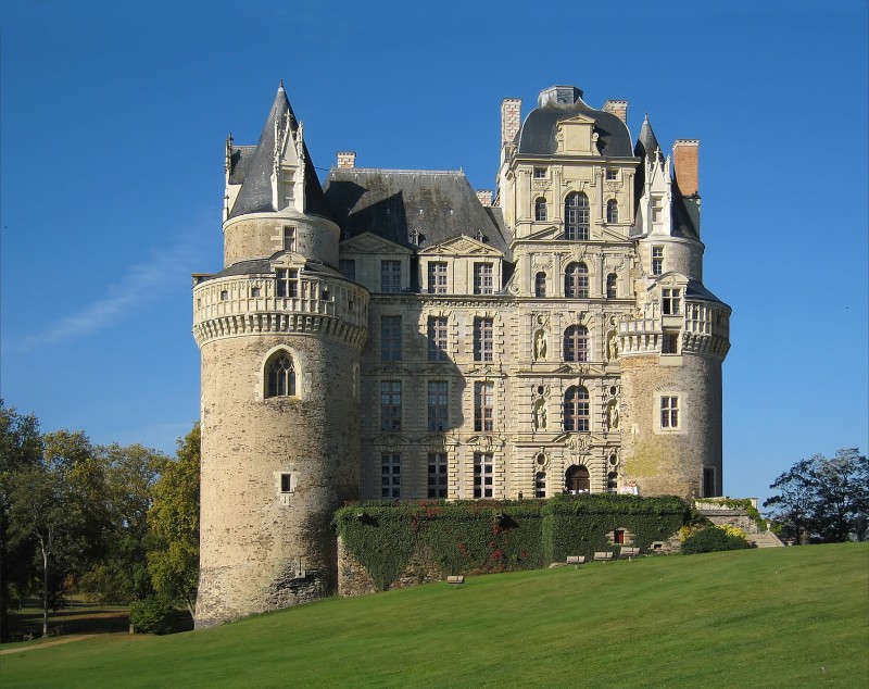 15 Haunted Castles Too Dreadful To Handle!