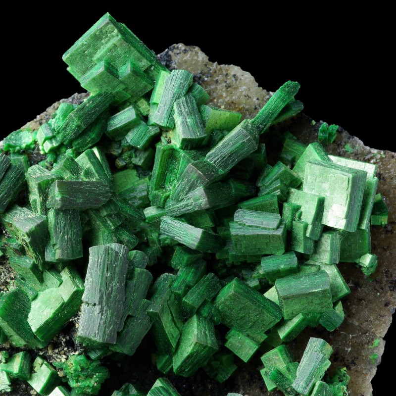 10 Minerals From All Around The World That Can Kill You!